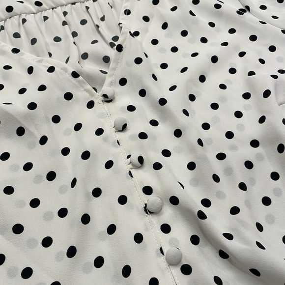 NWOT Torrid Harper Short Sleeve Blouse Size 1X White Black Polka Dots V Neck - Picture 8 of 13